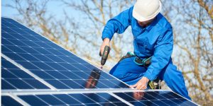 Installation Maintenance Panneaux Solaires Photovoltaïques à Lardier-et-Valenca
